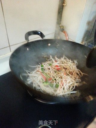 豆皮炒银芽的做法步骤：2
