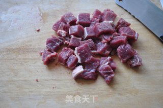 牛腩炆西红柿的做法步骤：1