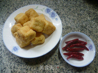 辣烧油豆腐的做法步骤：1