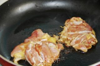 照烧鸡煲仔饭的做法步骤：4