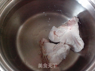 莲藕花生煲凤爪汤的做法步骤：4