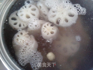 莲藕花生煲凤爪汤的做法步骤：6