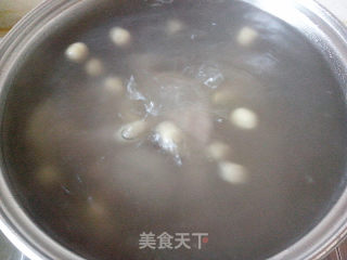 莲藕花生煲凤爪汤的做法步骤：7