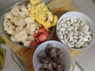 芸豆莲藕玉米排骨汤的做法步骤：3