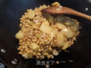 土豆炖黄豆嘴的做法步骤：9