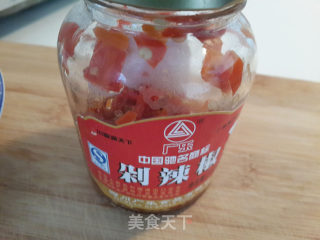 剁椒绿豆芽的做法步骤：1