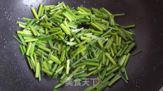 韭菜梗炒鸡蛋的做法步骤：6