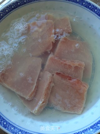 银杏炖瘦肉汤的做法步骤：2