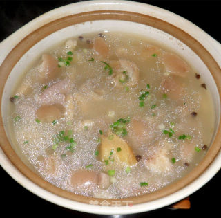 芸豆蹄髈煲汤的做法步骤：10
