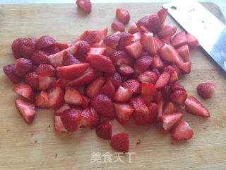 草莓酱的做法步骤：2