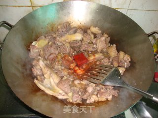蒜苗南乳鸭子的做法步骤：2