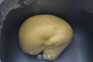 跟帅一起学烘焙 吐司中的巨无霸【鸡蛋吐司】的做法步骤：2