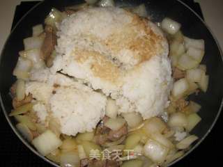 洋葱牛肉炒饭的做法步骤：8