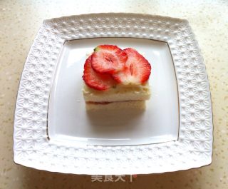 草莓圣诞三明治的做法步骤：1