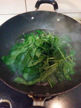 菠菜汤的做法步骤：2