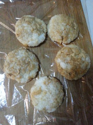 剩米饭肉松饼的做法步骤：2