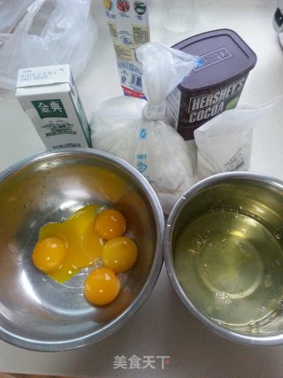 戚风蛋糕的做法步骤：1