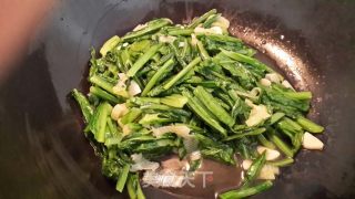 素炒油麦菜的做法步骤：6