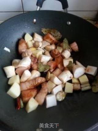 杏鲍菇土豆红烧肉的做法步骤：4