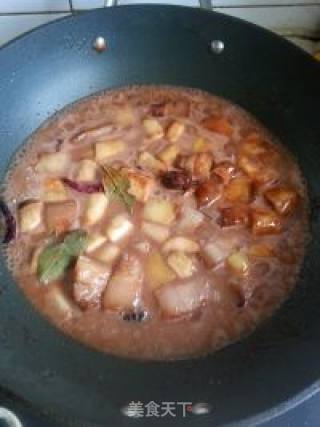 杏鲍菇土豆红烧肉的做法步骤：7