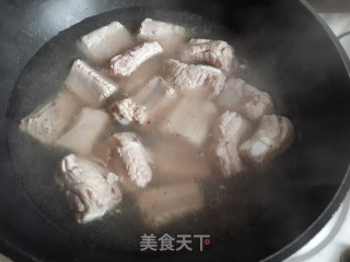 排骨藕汤的做法步骤：3