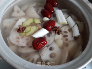 排骨藕汤的做法步骤：6