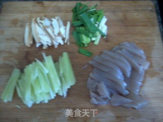 辣炒魔芋三丝的做法步骤：2