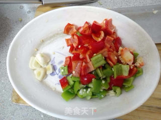 肉炒青豆配辣椒的做法步骤：2