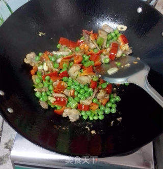 肉炒青豆配辣椒的做法步骤：6