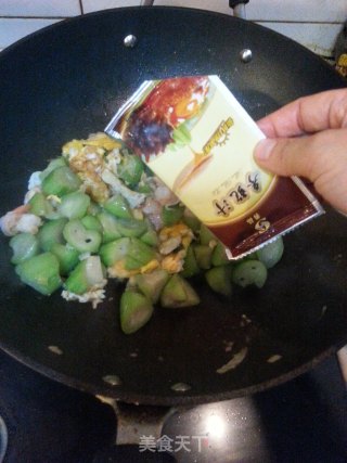 丝瓜虾仁炒鸡蛋的做法步骤：9