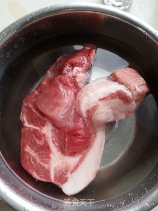 芋头卤肉的做法步骤：1