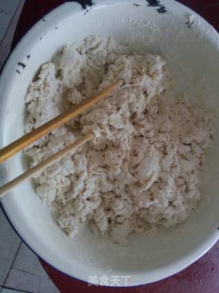 火腿肠炒面的做法步骤：1