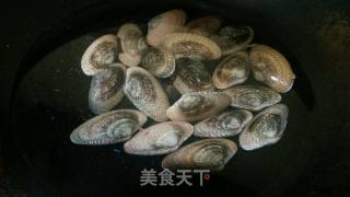 豉椒炒花甲王的做法步骤：1
