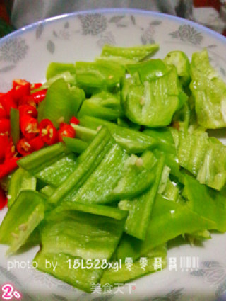 青椒烧茄子——美味家常菜的做法步骤：2