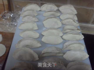 东北猪肉酸菜馅水饺的做法步骤：5
