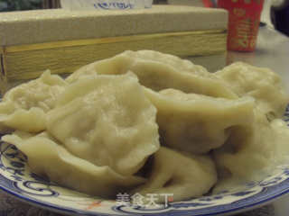 东北猪肉酸菜馅水饺的做法步骤：7