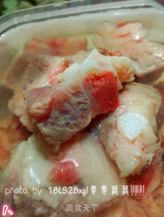土豆糯米蒸排骨的做法步骤：1