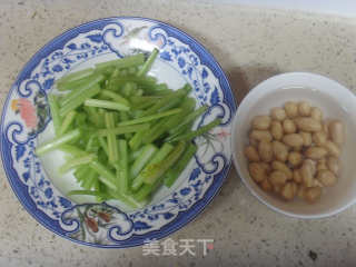 香芹花生的做法步骤：2