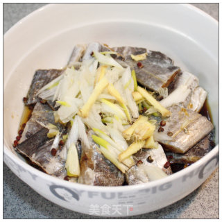 营养美味-----葱香带鱼的做法步骤：4