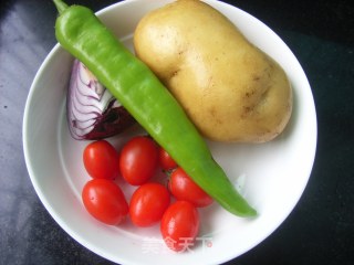 番茄炒土豆片的做法步骤：1