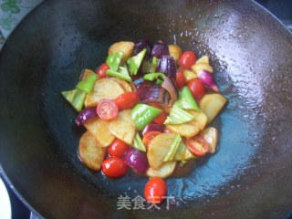 番茄炒土豆片的做法步骤：7