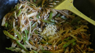 扁豆肉丝焖饼的做法步骤：7