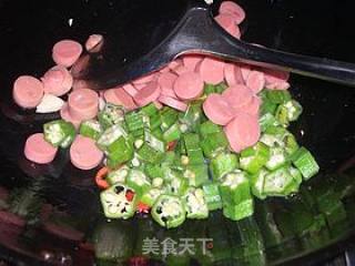 秋葵炒火腿肠的做法步骤：5