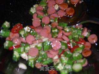 秋葵炒火腿肠的做法步骤：7