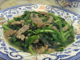 韭菜炒虾爬肉的做法步骤：3
