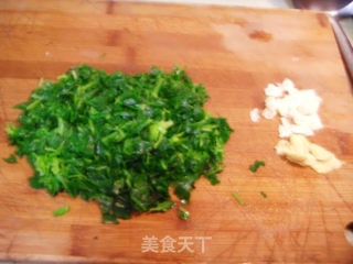 下粥小菜---凉拌香芹叶的做法步骤：2