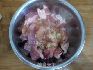西红柿汁干豆腐炖牛腩的做法步骤：2