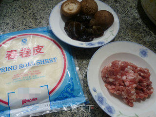 三鲜馅春卷的做法步骤：1