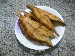 油炸鲳鱼的做法步骤：8