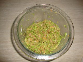 【菠菜豌豆肉饺子】的做法步骤：4